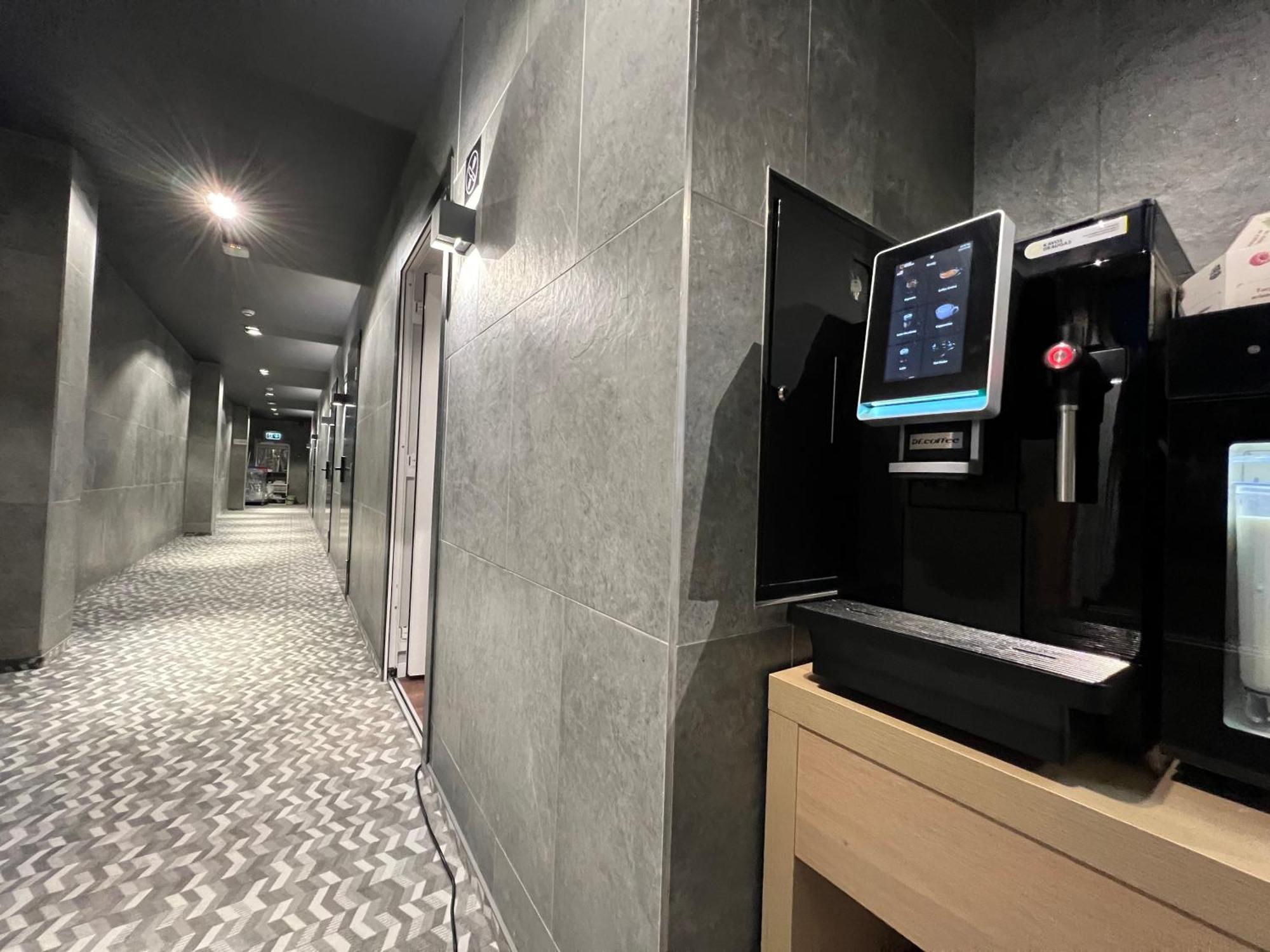 Luna Self Check-In Hotel Klaipėda Buitenkant foto