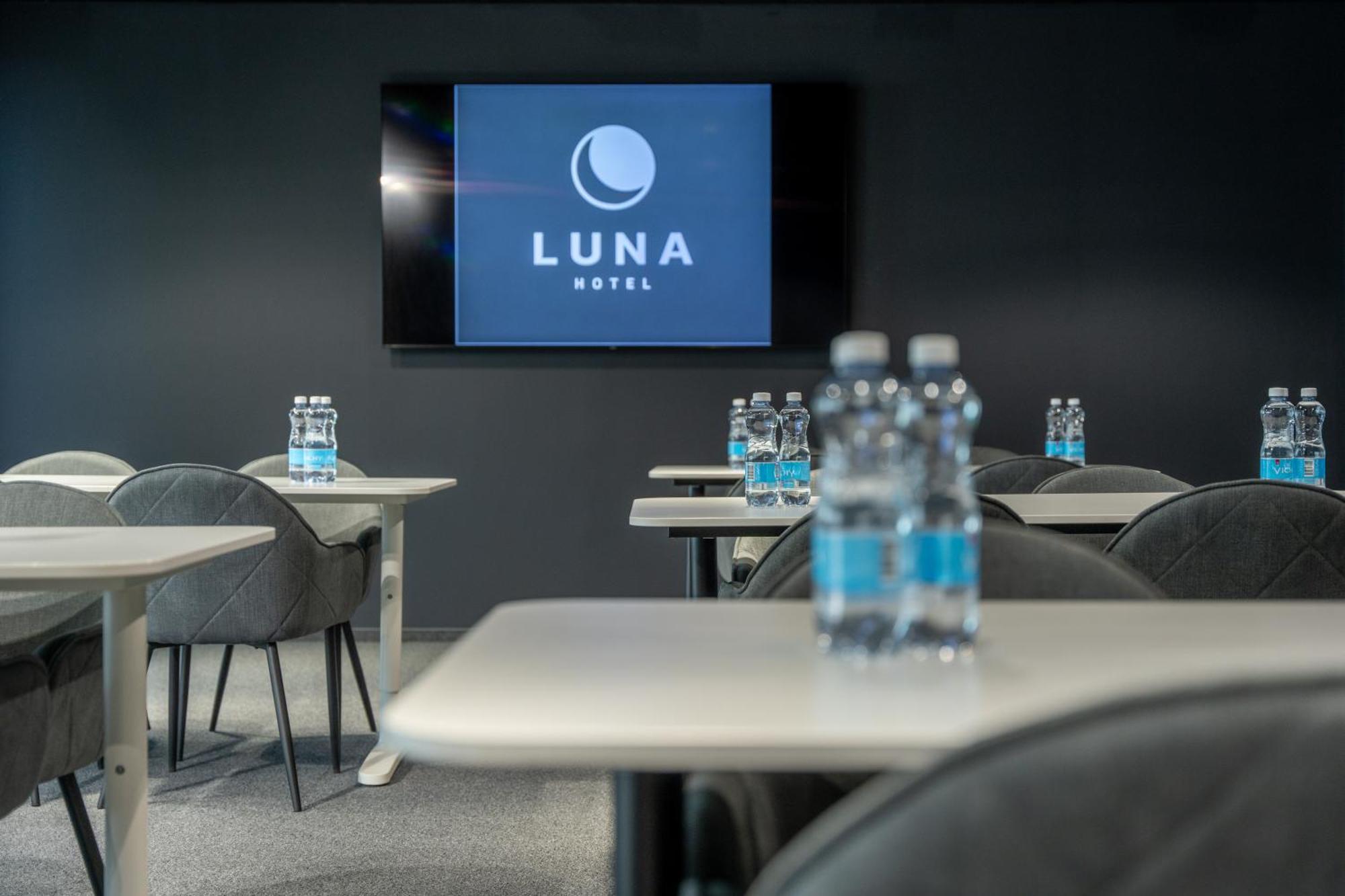 Luna Self Check-In Hotel Klaipėda Buitenkant foto