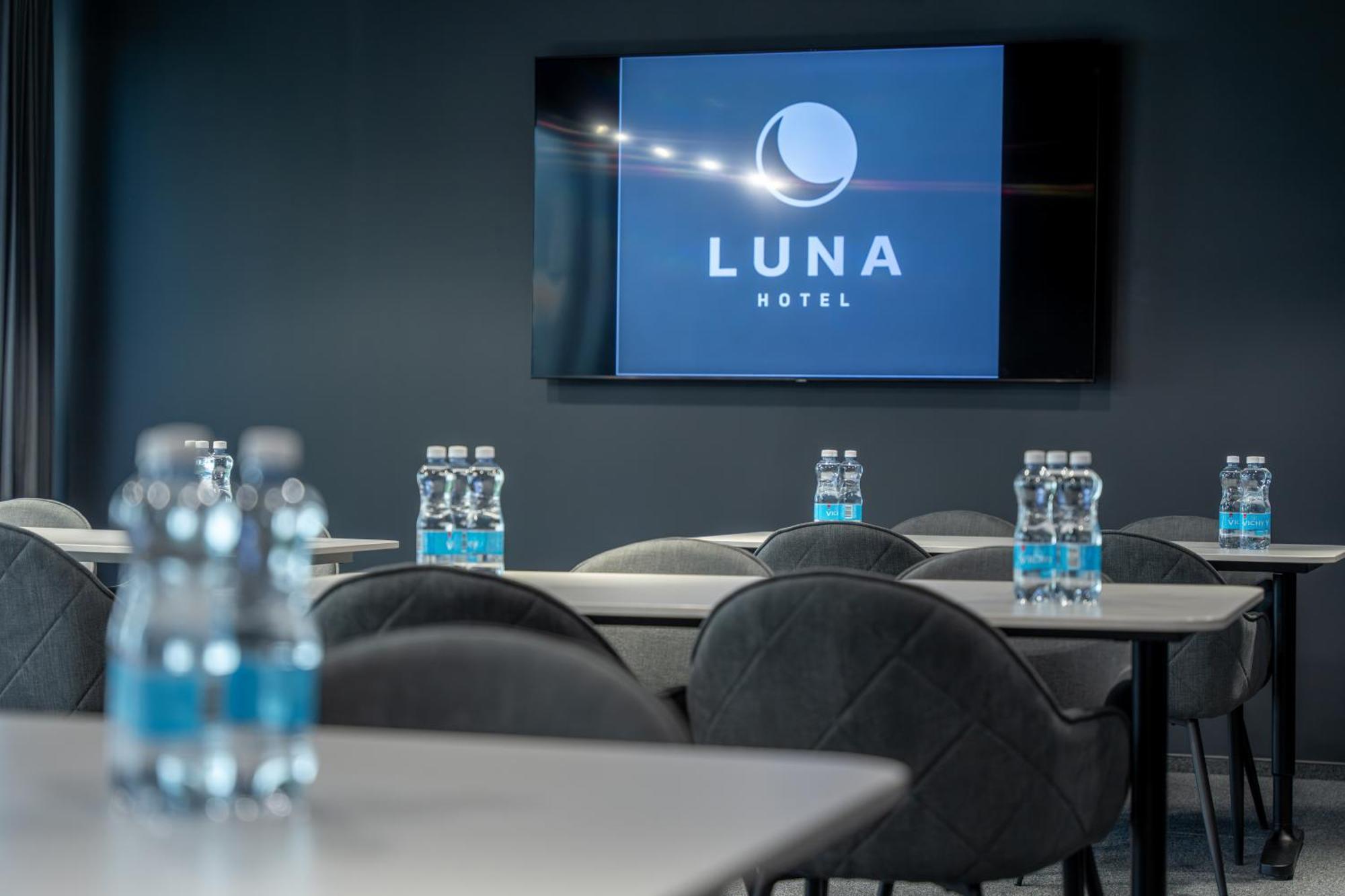 Luna Self Check-In Hotel Klaipėda Buitenkant foto