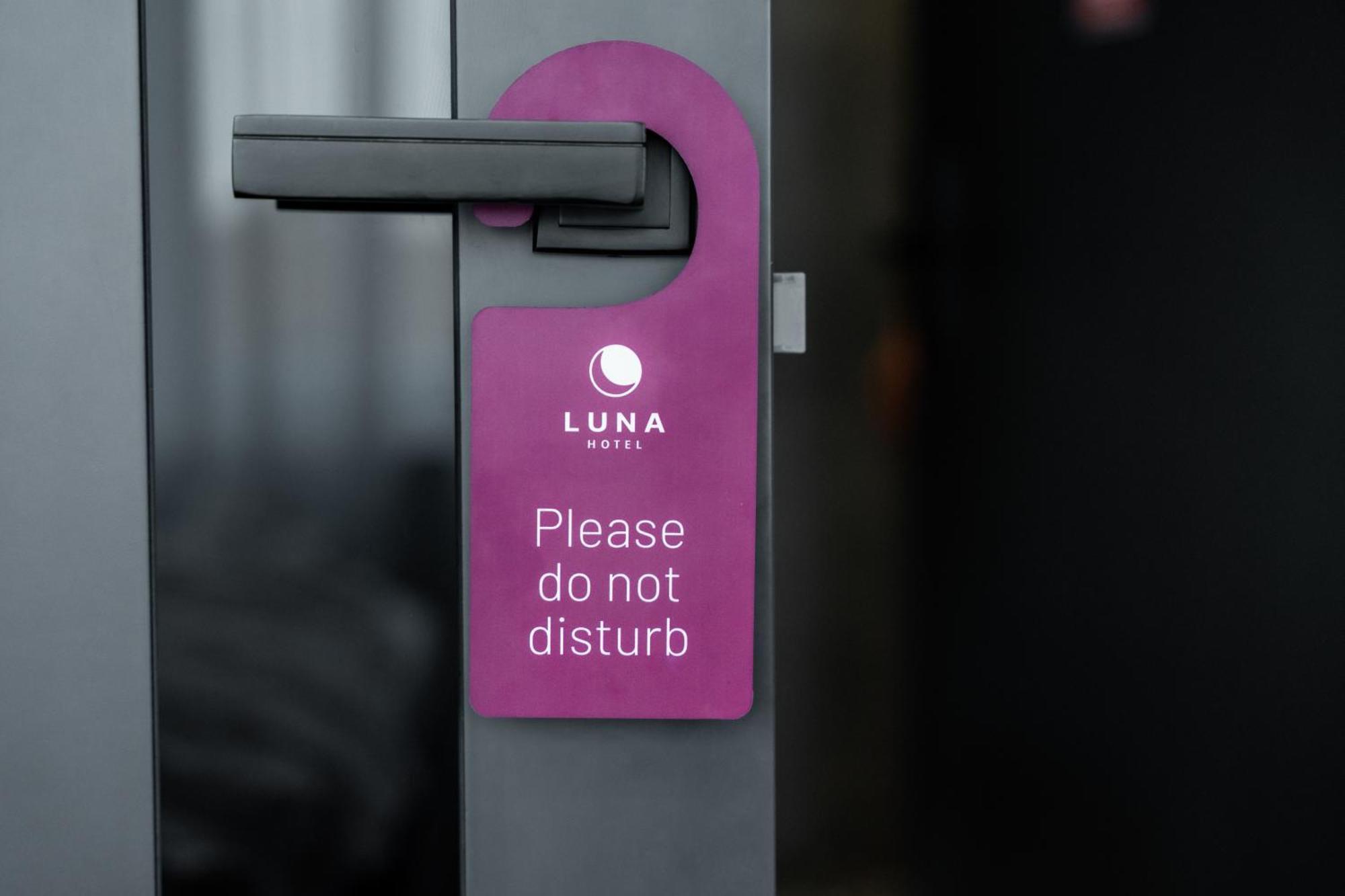 Luna Self Check-In Hotel Klaipėda Buitenkant foto