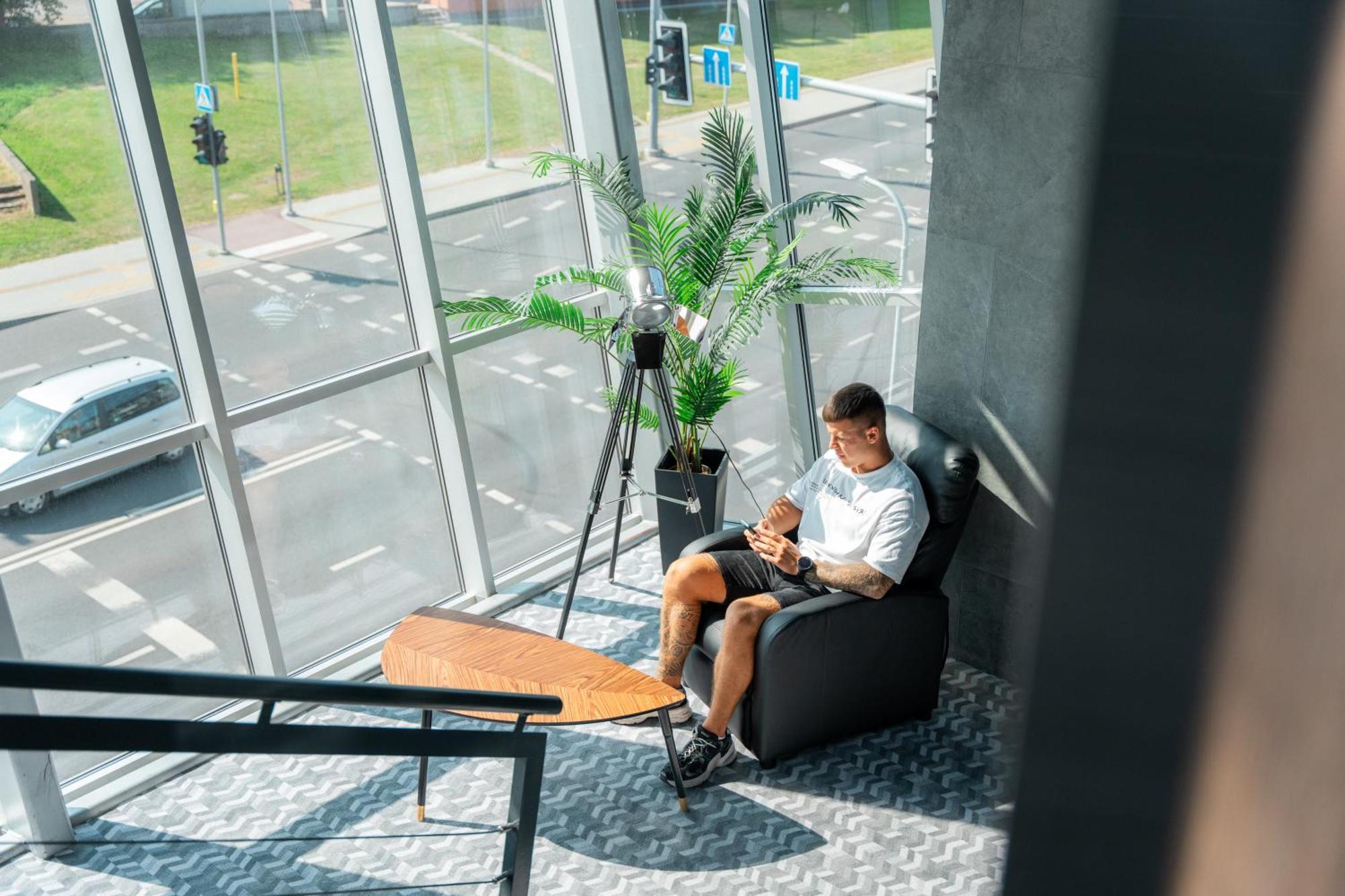 Luna Self Check-In Hotel Klaipėda Buitenkant foto
